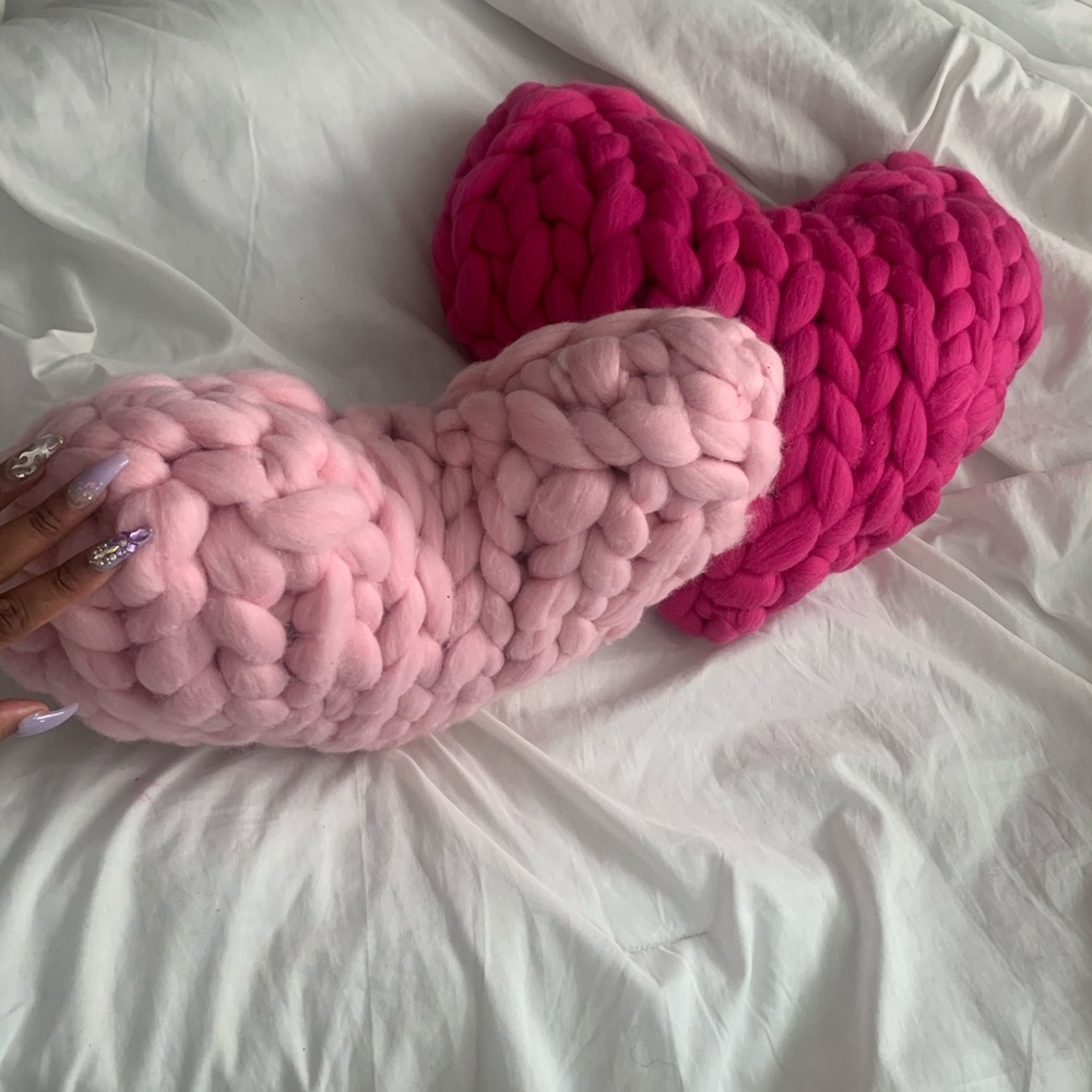 Heart shaped pillows - Picture 5 of 8